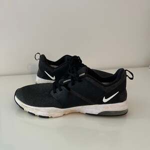 Nike Air Bella TR Black White Cross Training Shoes 924338-001 Womens Size 8